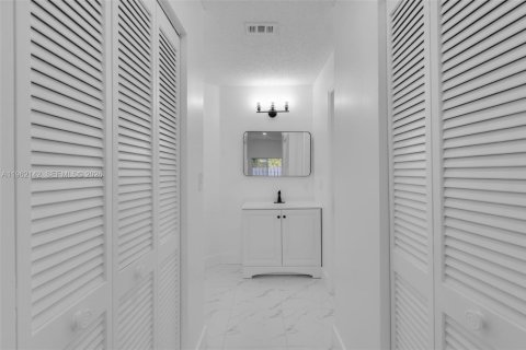 Villa ou maison à vendre à Miami, Floride: 3 chambres, 130.62 m2 № 2080903 - photo 13