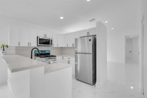 Villa ou maison à vendre à Miami, Floride: 3 chambres, 130.62 m2 № 2080903 - photo 9