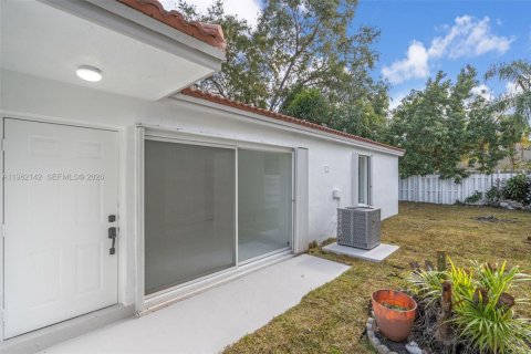 Villa ou maison à vendre à Miami, Floride: 3 chambres, 130.62 m2 № 2080903 - photo 4