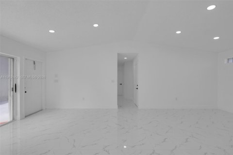 Villa ou maison à vendre à Miami, Floride: 3 chambres, 130.62 m2 № 2080903 - photo 5