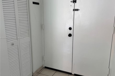 Copropriété à vendre à Miami, Floride: 2 chambres, 83.43 m2 № 1834489 - photo 2