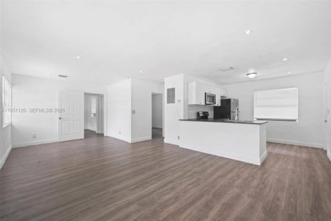 Immobilier commercial à Fort Lauderdale, Floride 137.96 m2 № 2007205