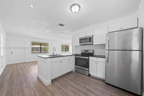 Immobilier commercial à vendre à Fort Lauderdale, Floride: 137.96 m2 № 2007205 - photo 3