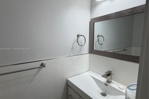 Immobilier commercial à louer à Miami, Floride: 1 chambre № 2073610 - photo 4