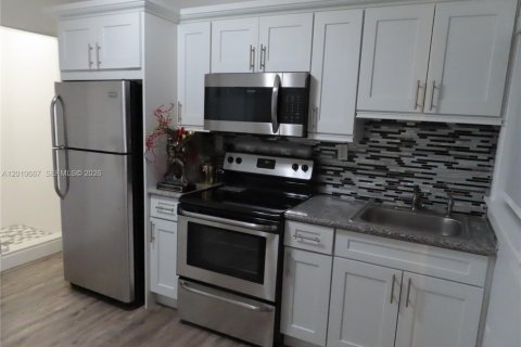 Immobilier commercial à Miami, Floride 1 chambre № 2073610