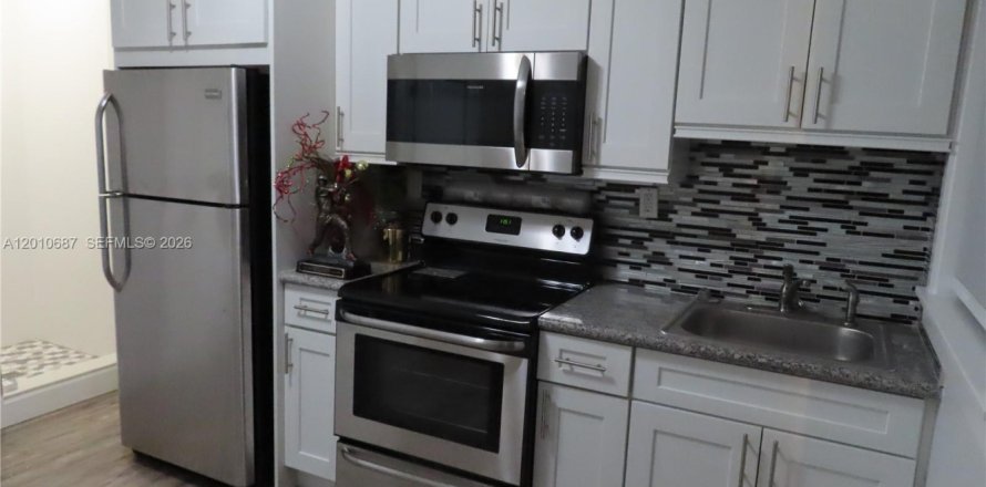 Immobilier commercial à Miami, Floride 1 chambre № 2073610
