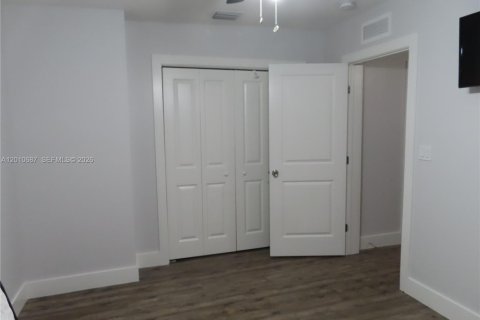 Immobilier commercial à louer à Miami, Floride: 1 chambre № 2073610 - photo 2