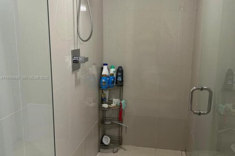 Condo in Doral, Florida, 1 bedroom № 2039979 - photo 16