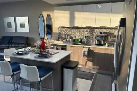 Condo in Doral, Florida, 1 bedroom № 2039979 - photo 5