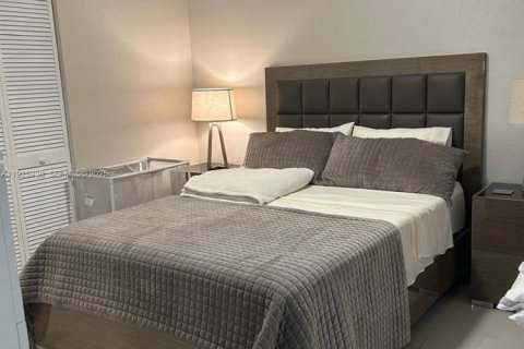 Condo in Doral, Florida, 1 bedroom № 2039979 - photo 8