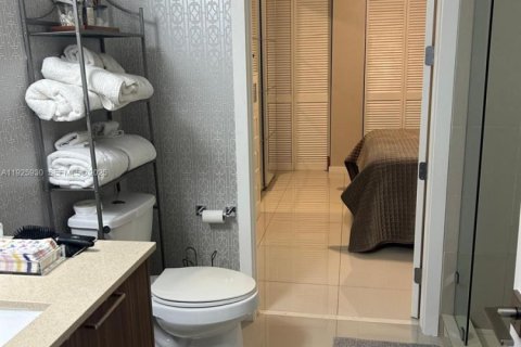 Condo in Doral, Florida, 1 bedroom № 2039979 - photo 14