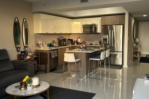 Condo in Doral, Florida, 1 bedroom № 2039979 - photo 7