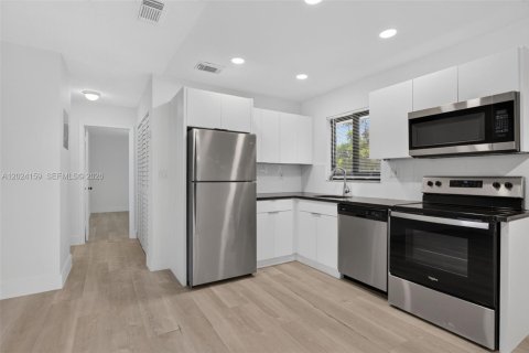Apartamento en alquiler en Wilton Manors, Florida, 2 dormitorios, 83.61 m2 № 2087592 - foto 3