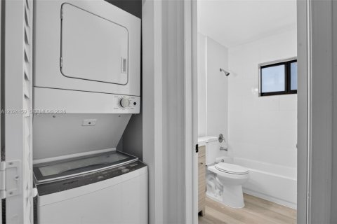Apartamento en alquiler en Wilton Manors, Florida, 2 dormitorios, 83.61 m2 № 2087592 - foto 4