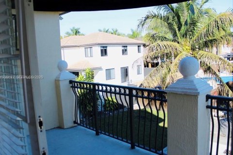 Casa en alquiler en Miami, Florida, 5 dormitorios, 235.88 m2 № 1993819 - foto 18