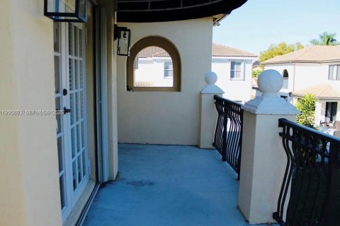 Casa en alquiler en Miami, Florida, 5 dormitorios, 235.88 m2 № 1993819 - foto 19