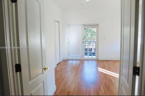 Casa en alquiler en Miami, Florida, 5 dormitorios, 235.88 m2 № 1993819 - foto 5