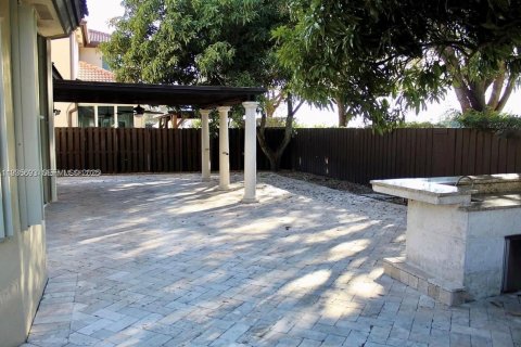 Casa en alquiler en Miami, Florida, 5 dormitorios, 235.88 m2 № 1993819 - foto 22