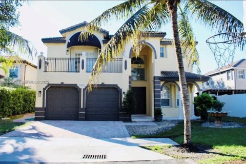 Casa en alquiler en Miami, Florida, 5 dormitorios, 235.88 m2 № 1993819 - foto 1