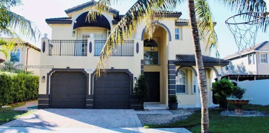 Casa en Miami, Florida 5 dormitorios, 235.88 m2 № 1993819