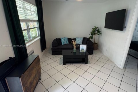Apartment in Pompano Beach, Florida 1 bedroom, 50.17 sq.m. № 2018115 - photo 10