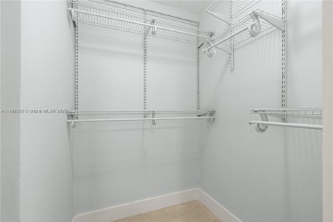 Снять в аренду кондоминиум в Майами, Флорида 2 спальни, 71.26м2, № 1975212 - фото 9