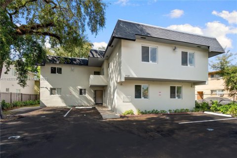 Снять в аренду кондоминиум в Майами, Флорида 2 спальни, 71.26м2, № 1975212 - фото 1