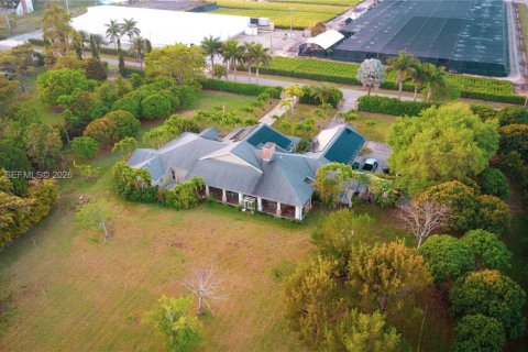 House in Homestead, Florida 4 bedrooms, 439.99 sq.m. № 2069622 - photo 6