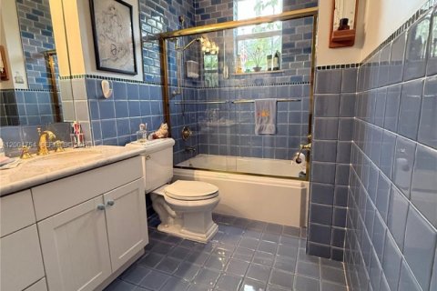 House in Homestead, Florida 4 bedrooms, 439.99 sq.m. № 2069622 - photo 29