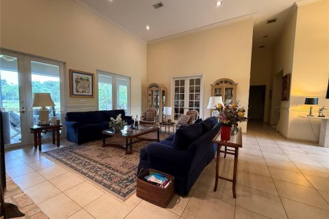 House in Homestead, Florida 4 bedrooms, 439.99 sq.m. № 2069622 - photo 12