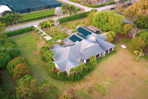 House in Homestead, Florida 4 bedrooms, 439.99 sq.m. № 2069622 - photo 5