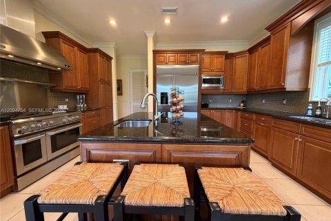 House in Homestead, Florida 4 bedrooms, 439.99 sq.m. № 2069622 - photo 15