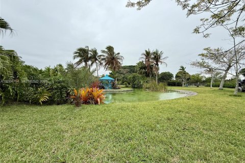 House in Homestead, Florida 4 bedrooms, 439.99 sq.m. № 2069622 - photo 8