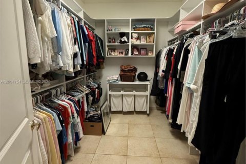 House in Homestead, Florida 4 bedrooms, 439.99 sq.m. № 2069622 - photo 24