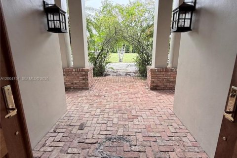 House in Homestead, Florida 4 bedrooms, 439.99 sq.m. № 2069622 - photo 10