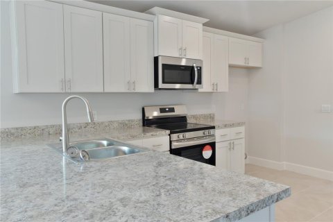 House in Bell, Florida 3 bedrooms, 121.61 sq.m. № 1586664 - photo 4