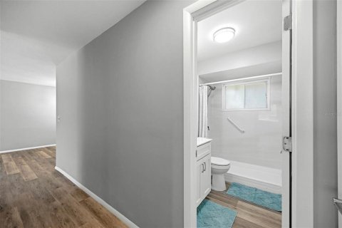Condo in Gulfport, Florida, 1 bedroom  № 2212932 - photo 21