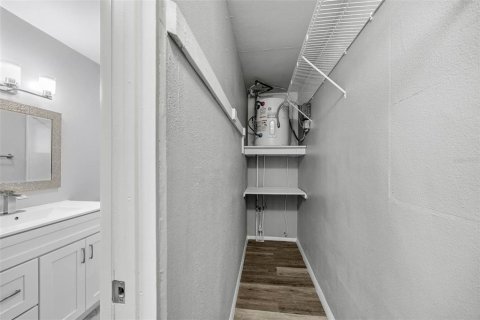 Condo in Gulfport, Florida, 1 bedroom  № 2212932 - photo 24