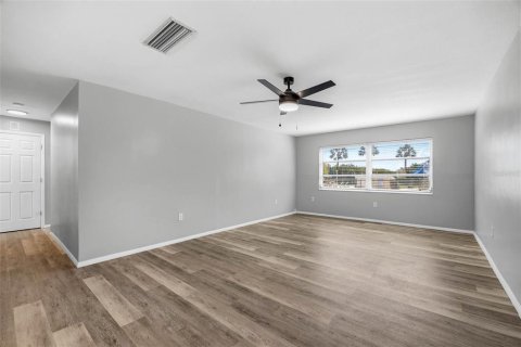 Condo in Gulfport, Florida, 1 bedroom  № 2212932 - photo 7
