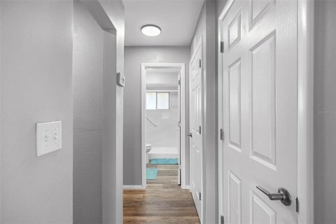 Condo in Gulfport, Florida, 1 bedroom  № 2212932 - photo 23