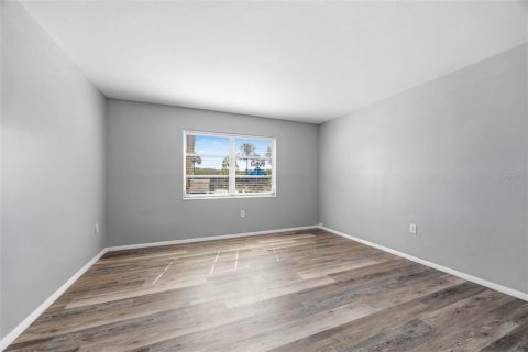 Condo in Gulfport, Florida, 1 bedroom  № 2212932 - photo 17