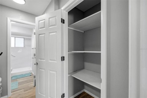 Condo in Gulfport, Florida, 1 bedroom  № 2212932 - photo 25