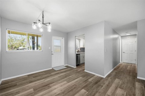 Condo in Gulfport, Florida, 1 bedroom  № 2212932 - photo 12
