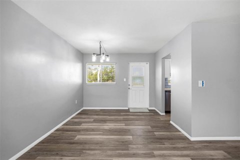 Condo in Gulfport, Florida, 1 bedroom  № 2212932 - photo 9