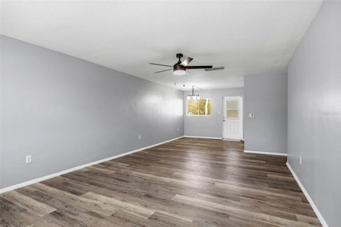 Condo in Gulfport, Florida, 1 bedroom  № 2212932 - photo 8