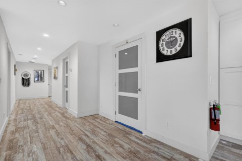 Купить коммерческую недвижимость в Делрей-Бич, Флорида № 2154124 - фото 22