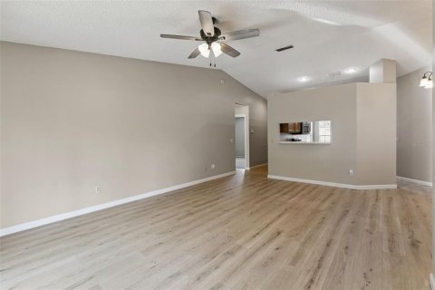 Villa ou maison à vendre à Oviedo, Floride: 3 chambres, 131.83 m2 № 2334306 - photo 5