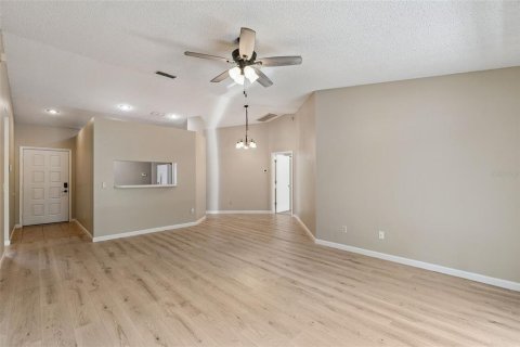 Villa ou maison à vendre à Oviedo, Floride: 3 chambres, 131.83 m2 № 2334306 - photo 6