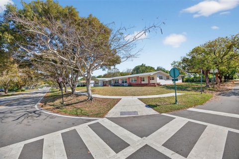 Casa en alquiler en Pinecrest, Florida, 4 dormitorios, 250 m2 № 2030972 - foto 4