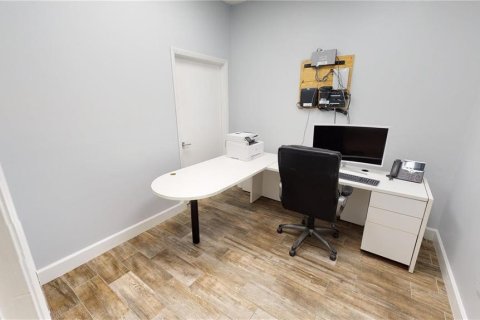 Commercial property in Lake Mary, Florida 520.25 sq.m. № 2210870 - photo 6
